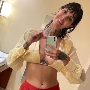 Danielle Bernstein Yellow long sleeve crop top blouse